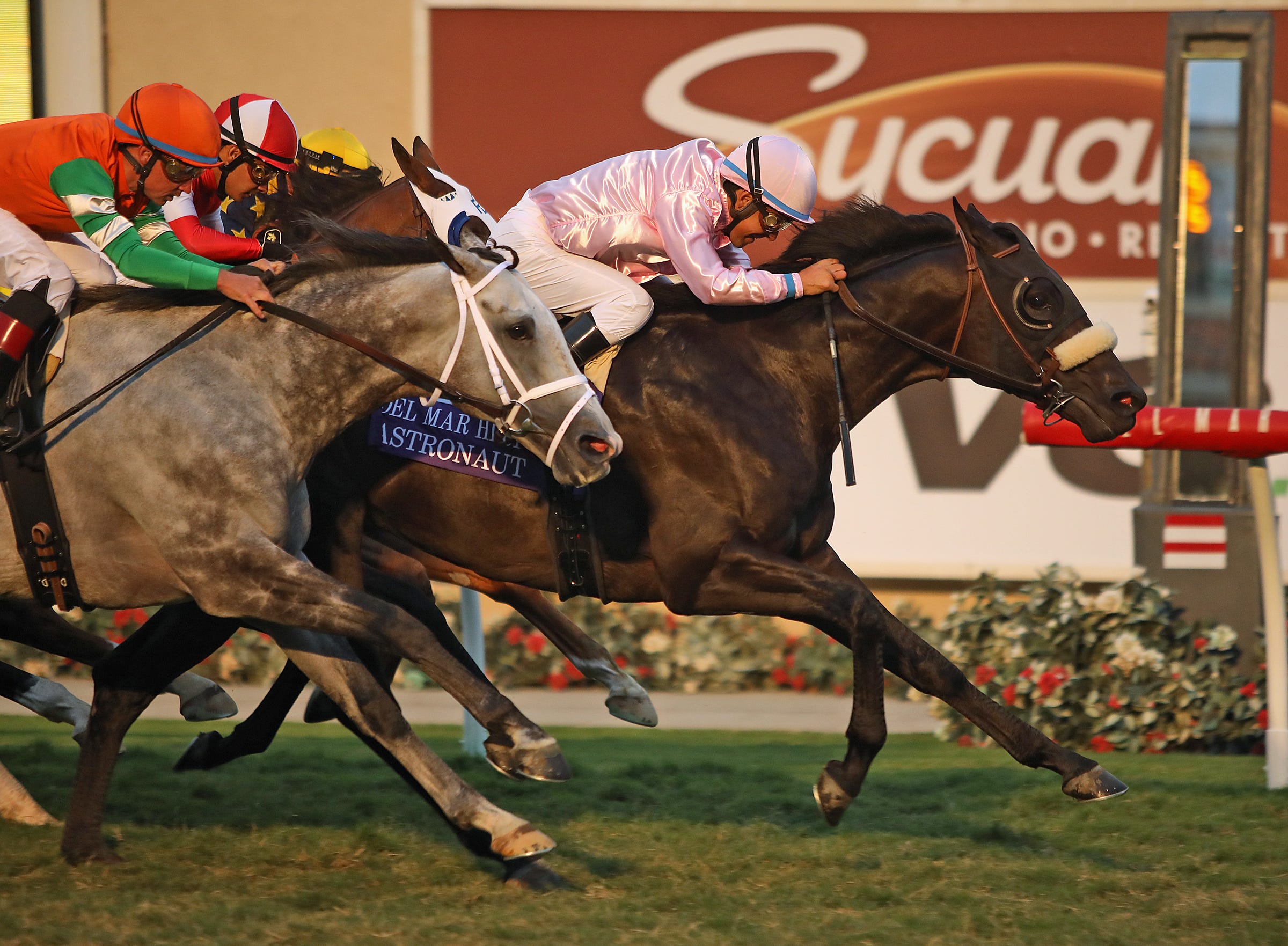 Astronaut proves himself on several levels with Del Mar Handicap upset